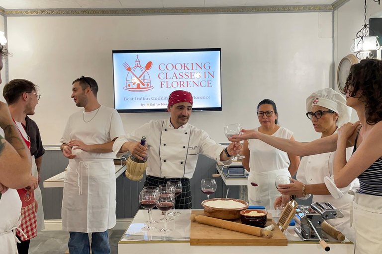 佛罗伦萨：意面制作课程，含晚餐、葡萄酒和... 唱歌！佛罗伦萨：意面制作课程，含晚餐、葡萄酒...还有歌唱！