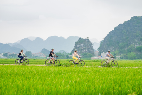 Från Hanoi: Hoa Lu &amp; Tam Coc med buffélunch &amp; cyklingFrån Hanoi: Hoa Lu och Tam Coc med lunchbuffé och cykling