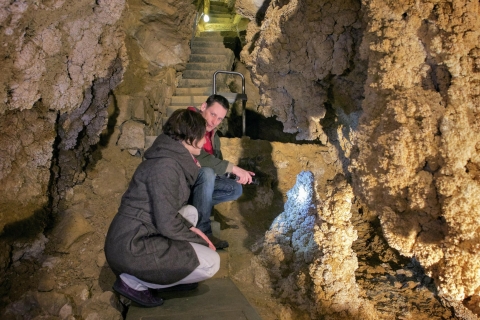 Podziemna jaskinia Spacer do najsłynniejszych jaskiń BudapesztuBudapeszt: 3-godzinny spacer po podziemnych tunelach
