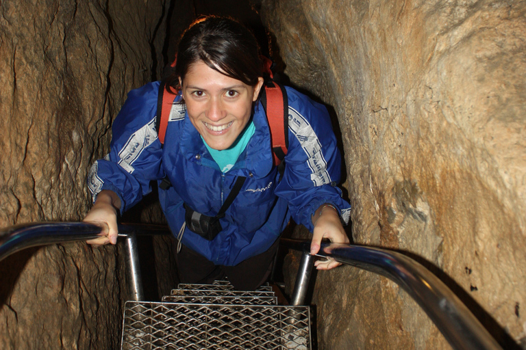 Budapest: Tour a piedi delle grotte sotterraneeBudapest: tour a piedi delle grotte di 2 ore e 30 minuti