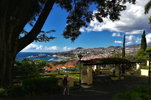 Funchal: 75-minuten stadsrondrit in een Tukxi