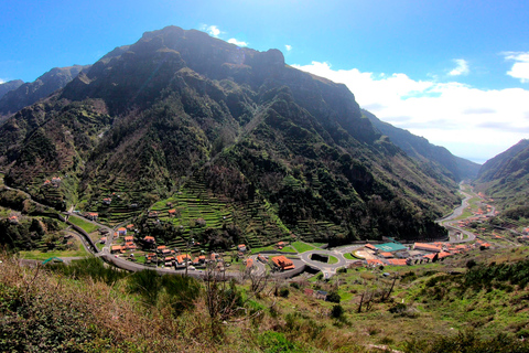 Madeira: Cabo Girão, vinprovning och jeeptur i Serra d&#039;ÁguaMadeira: Jeeptur, Cabo Girão Skywalk och vinprovning