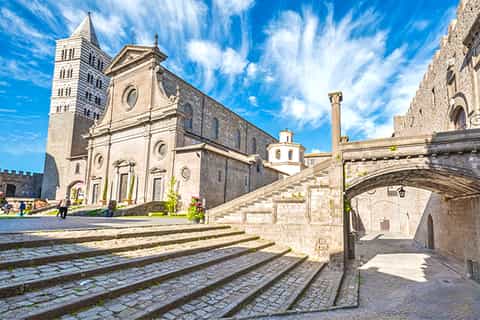 Viterbo Guided Tour with Cathedral & Priori Palace Entrance