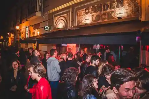 Málaga: Pub Crawl Málaga Madness