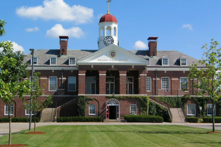 Cambridge: 2H Harvard University Student-Guided Walking Tour
