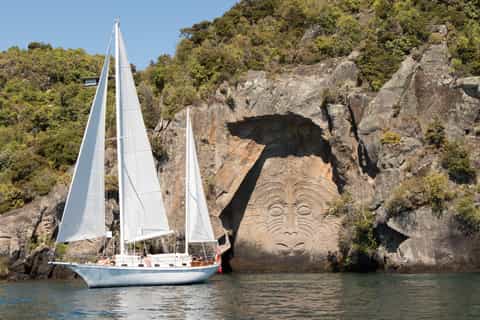 Lake Taupo Maori Rock Carving 2.5-Hour Sailing Cruise