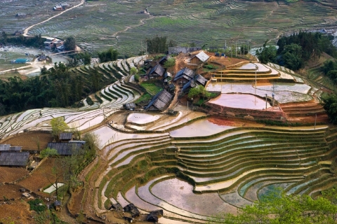 From Hanoi: 2-Day Spectacular Sapa Trekking and Bus Tour Private Tour with 5-Star Hotel