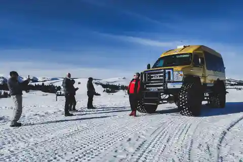 Bozeman: 6 Day Yellowstone Winter Wonderland Tour