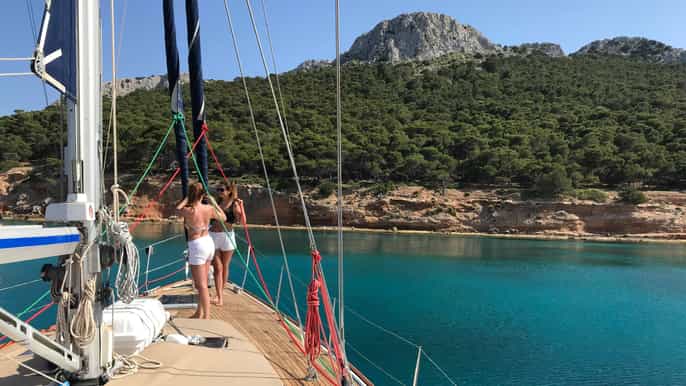 athens sailing cruise along the coast