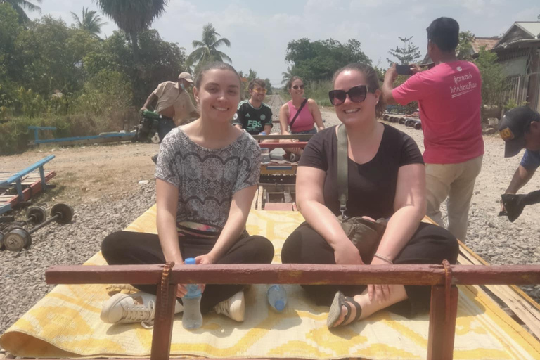 Battambang: escursione alla grotta dei pipistrelli con giro sul treno di bambùTreno serale Bamboo Train, pioggia, grotta dei pipistrelli giganti e grotta dei pipistrelli