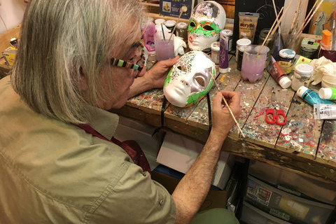 Venise : atelier de fabrication d’un masque de carnaval