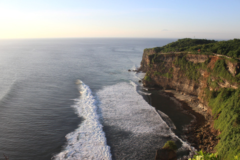 Ulawatu, Tanah Lot et Jimbaran : visite guidée privéeVisite privée sans les frais d’entrée