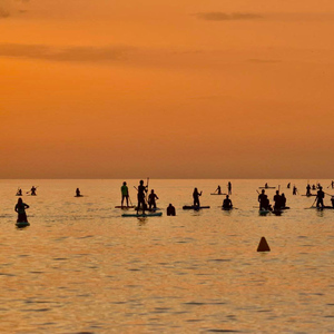 Barcelona: Paddleboard at sunrise. Inc.: teacher, photos/videos, material, equipment.