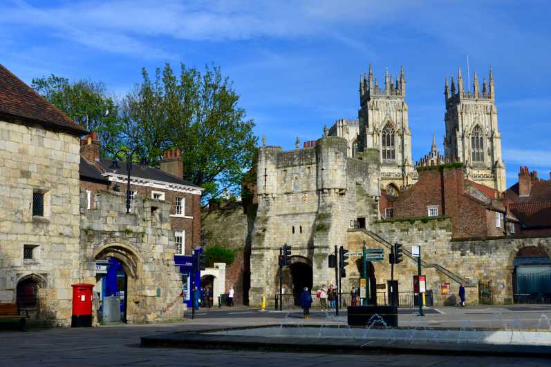 York: 1-Hour Small Group Evening Walking Tour