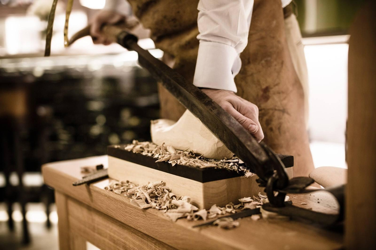 Hanoi: Incense Village & Hat or Shoe Factory, Perfume Pagoda Morning: Hanoi Hat Village and Incense Village - SMALL GROUP