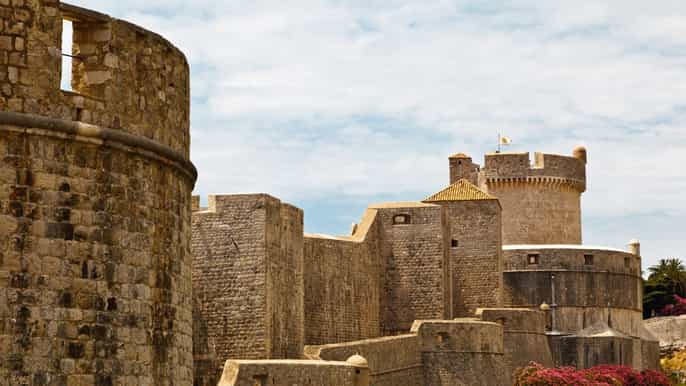 dubrovnik’s city walls and wars historic walking tour