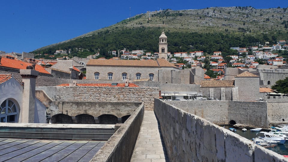 Walls of Dubrovnik architecture • Dubrovnik fortress