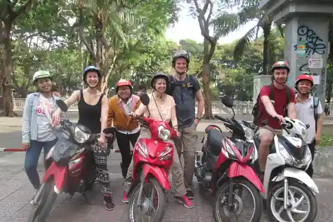Ho Chi Minh City: Ghost, Belief & Culture Tour on Motorbike
