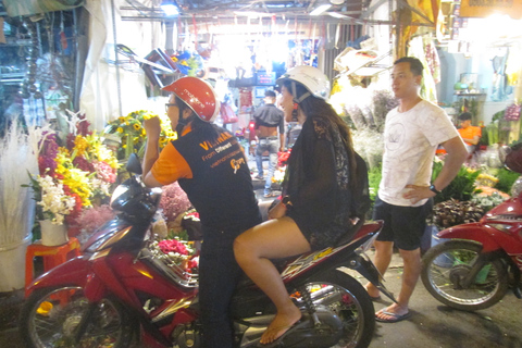 Mitternachts-Street-Food-Tour in Saigon mit dem Motorrad