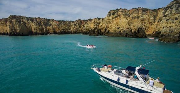 Lagos: medio día en barco privado con tapas, bebidas y surf de remo