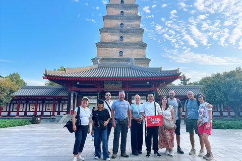 Xi'an: Terracotta Army, City Wall, Pagoda & Family Lunch Private Guided Tour with Lunch and Pickup Anywhere in Xi'an