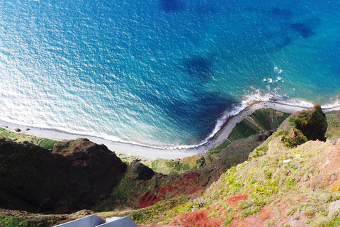 Madeira: Cabo Girão, degustazione di vini e tour in jeep della Serra d&#039;ÁguaMadeira: Tour in jeep, passeggiata sul cielo di Cabo Girão e degustazione di vini