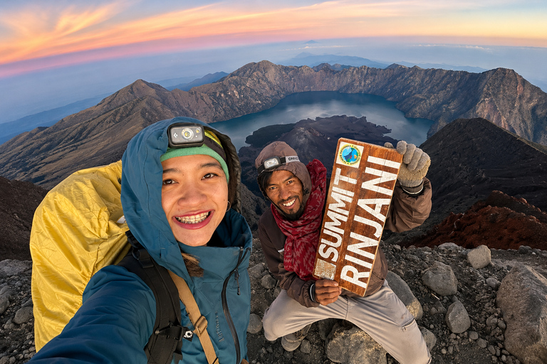 From Lombok: Kanawa Island and Whale Shark Tour with Meals