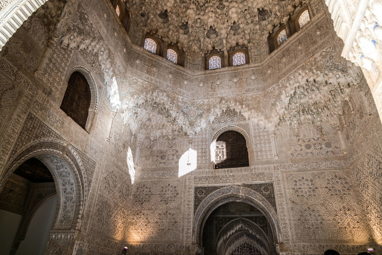 Granada: Tour guiado de 3 horas pela Alhambra e pelos Jardins de GeneralifeExcursão Guiada 3 Horas em Alhambra e Jardins de Generalife