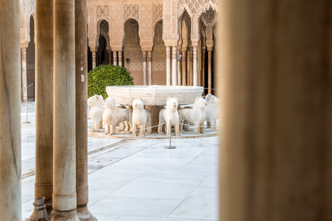 Granada: 3-timmars guidad tur i Alhambra och Generalife-trädgårdarnaGranada: Guidad tur i Alhambra och Generalife trädgårdar