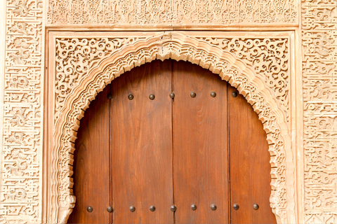 Granada: Alhambra and Nasrid Palaces Private TourPrivate Tour in English