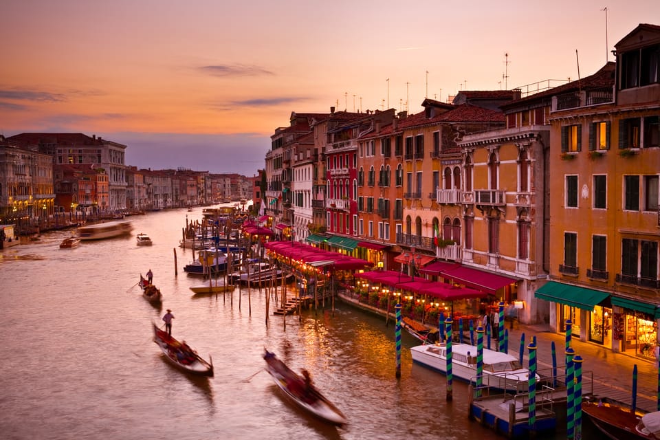  Venice: Grand Canal Private Gondola Ride and Serenade 