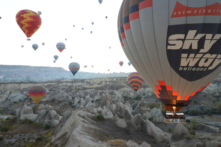 Goreme : vol en montgolfière au lever du soleil avec certificat de volVol en montgolfière à Goreme au lever du soleil