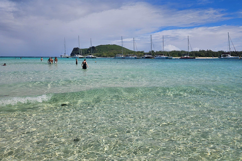 Mauritius Catamaran Cruise: 3 North Island with Lunch Drinks