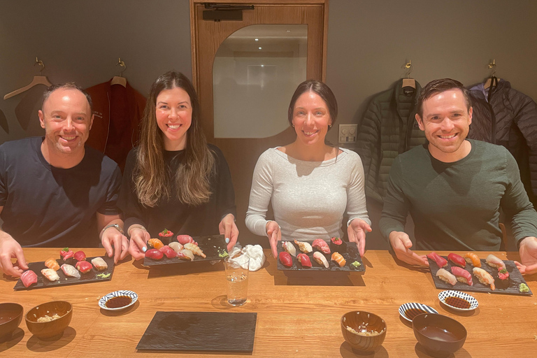 طوكيو: جولة في سوق تويوسو مع تقطيع التونة وصنع السوشي