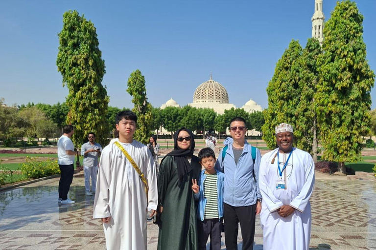 Muscat: City Highlights Tour with Grand Mosque & Souq Shared