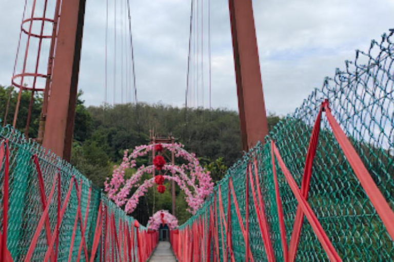 Kajang: Sak Dato Temple, EcoHill Park & Pineapple Farm Tour