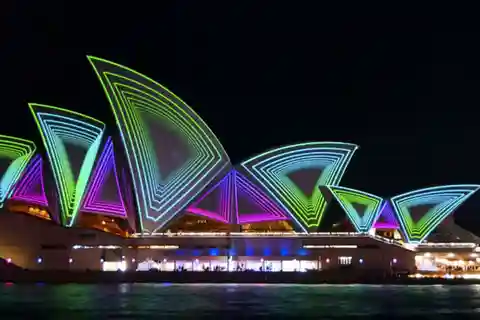 Sydney Harbour: 30 Minute Slow Jet Boat Vivid Cruise