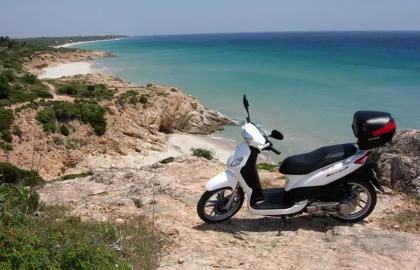 Cagliari Privater Landausflug: Versteckte Buchten mit dem Scooter