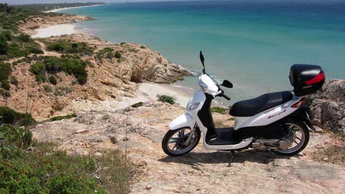 cagliari escursione a terra delle grotte nascoste in scooter