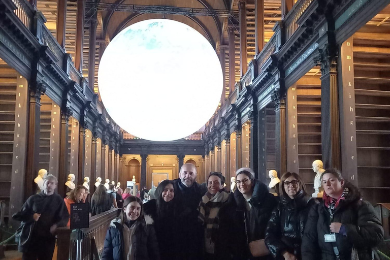 Complete tour of the Old Library of Dublin and the Book of Kells Full tour of Dublin's Old Library and the Book of Kells