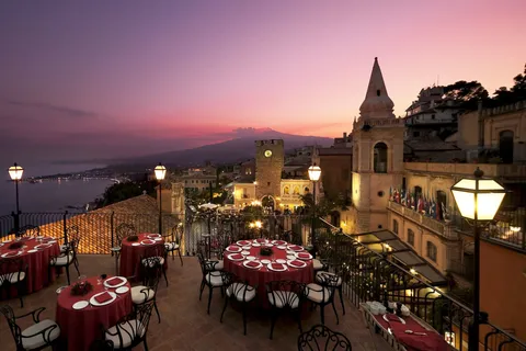 Taormina: Sunset Walking Tour & Aperitif on Rooftop Terrace