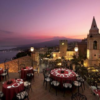 Taormina: tour a pie al atardecer y aperitivo en la terraza de la azotea
