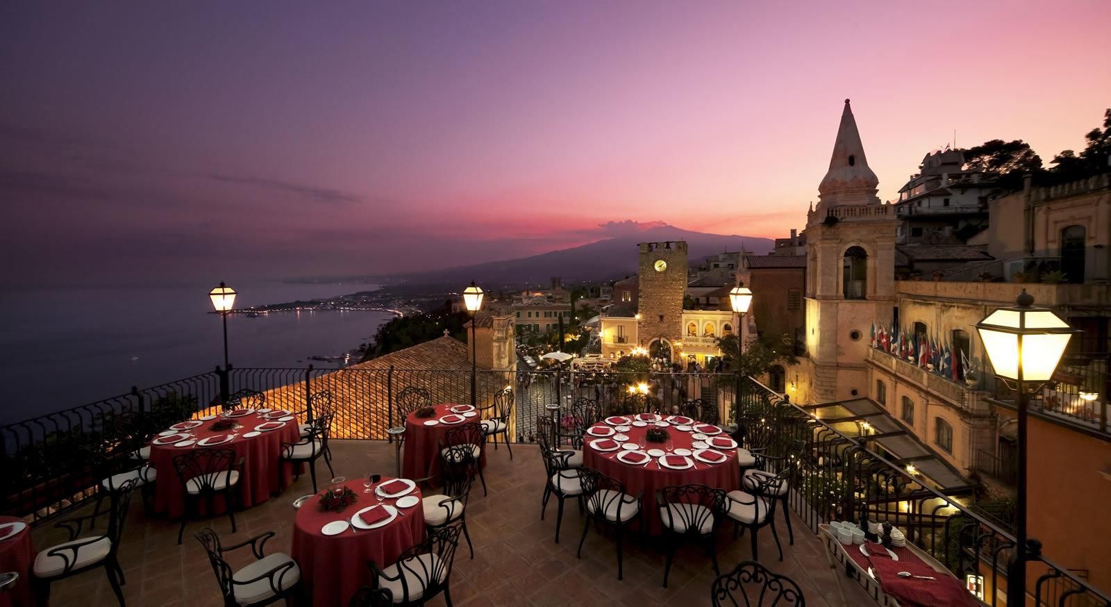 Taormina: Rundgang bei Sonnenuntergang & Aperitif auf der Dachterrasse