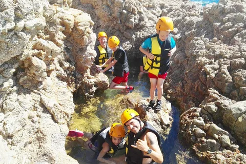 Cagliari: Escursione a terra di Coasteering con guida professionale