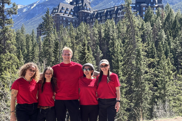 Banff: tour guiado a pie por la ciudad con aperitivoCiudad de Banff: visita guiada a pie con merienda