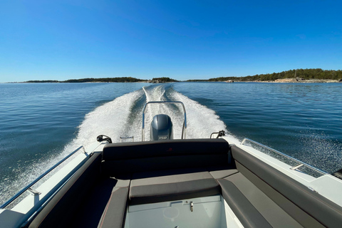 Helsinki: Private Boat Tour