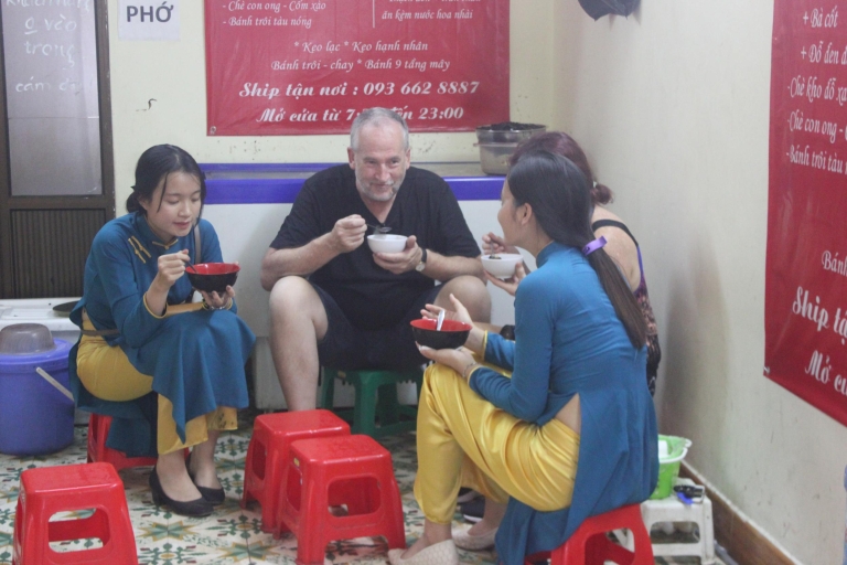 Excursion nocturne en moto à Hanoi pour découvrir les sites méconnus de la cuisine de rue