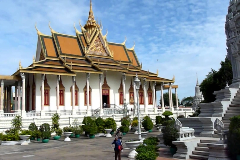 Private Transfer Phnom Penh & Siem Reap by Car, Van or Bus By Car 4 seats