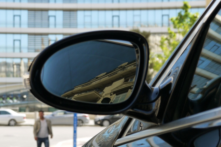 Bakú: traslado de lujo al aeropuerto en un Mercedes S Class