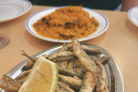 Cádiz: Walking Tour with Tapas and Drinks